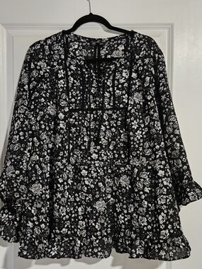 DC2 Top Women’s Black Gray White Floral 3/4 Bell Sleeves Peplum Blouse - Size 2x